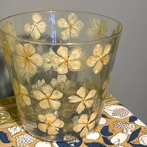 Pretty Petals
7.5 inches x 7.5 inches